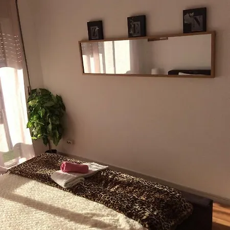 Downtown Sunny Apartment *